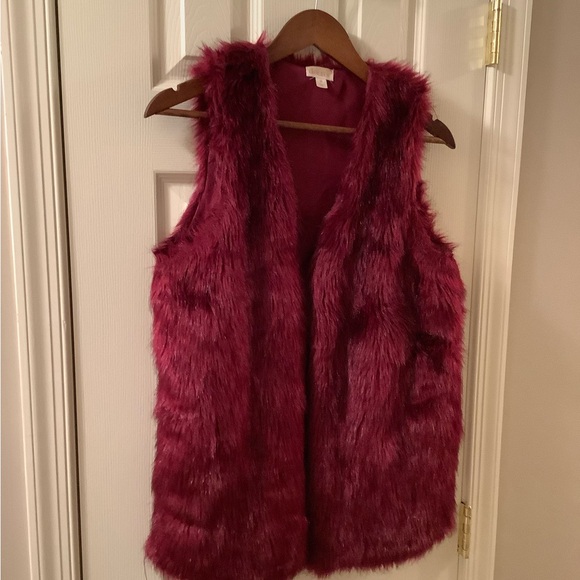 DECREE Burgundy Open Front Faux Fur Vest Size Medium - Picture 13 of 15